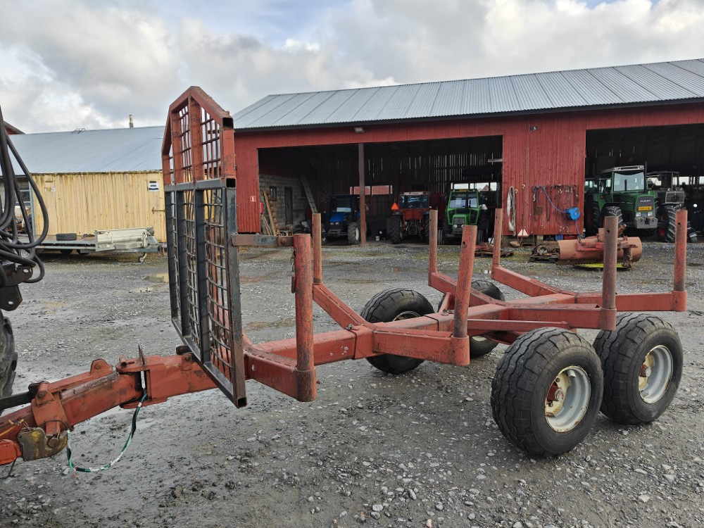 Rysky Metsävaunu telillä - Лесной прицеп: фото 1 Rysky Metsävaunu telillä - Лесной прицеп: фото 1