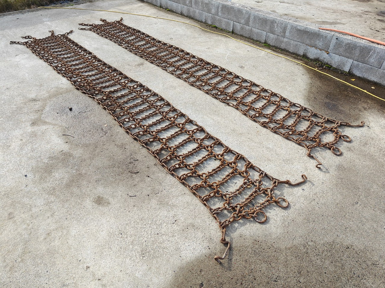 Piikkiketjut 12.4x38 traktoriin - Сельскохозяйственная техника: фото 1 Piikkiketjut 12.4x38 traktoriin - Сельскохозяйственная техника: фото 1