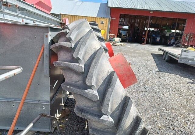 Taurus Paripyörät 18.4R38 todella hyväkuntoiset Fendt Farmer 312LSA sopivat - Колесо для Сельскохозяйственной техники: фото 4 Taurus Paripyörät 18.4R38 todella hyväkuntoiset Fendt Farmer 312LSA sopivat - Колесо для Сельскохозяйственной техники: фото 4