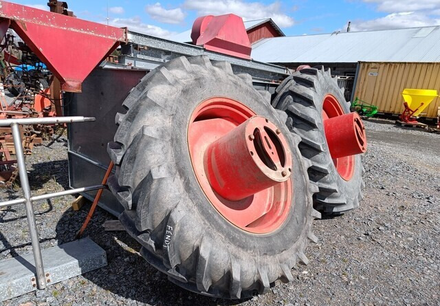 Taurus Paripyörät 18.4R38 todella hyväkuntoiset Fendt Farmer 312LSA sopivat - Колесо для Сельскохозяйственной техники: фото 3 Taurus Paripyörät 18.4R38 todella hyväkuntoiset Fendt Farmer 312LSA sopivat - Колесо для Сельскохозяйственной техники: фото 3