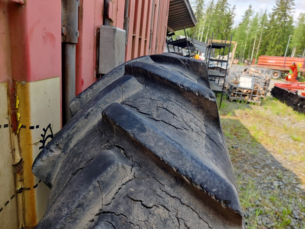 Traktorin renkaat 13.6x36 vannekehillä  - Шина для Тракторов: фото 3 Traktorin renkaat 13.6x36 vannekehillä  - Шина для Тракторов: фото 3