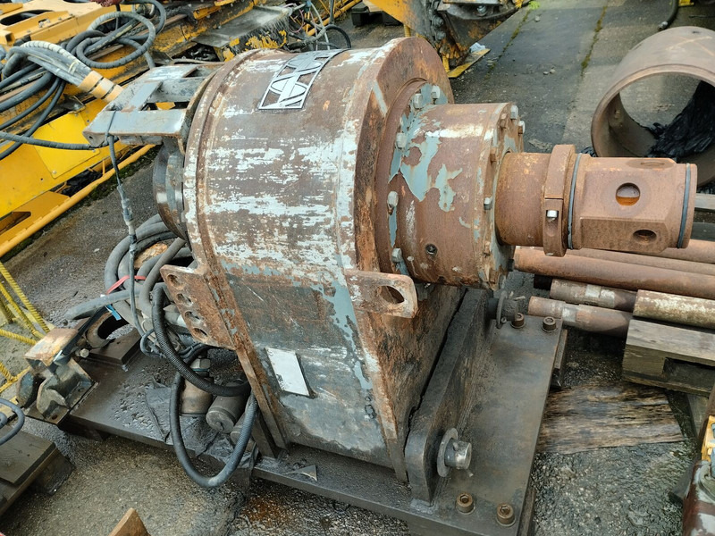 Bauer RG15T UM.50 + drill STDS AD3500 - Буровая машина: фото 4 Bauer RG15T UM.50 + drill STDS AD3500 - Буровая машина: фото 4