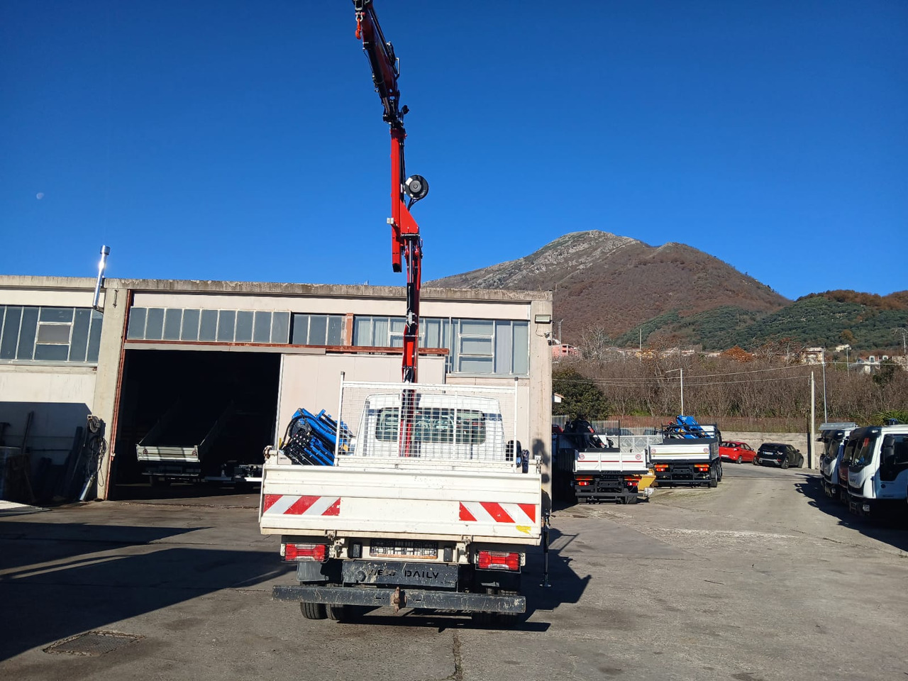 IVECO DAILY 35-120 - Автоманипулятор: фото 2 IVECO DAILY 35-120 - Автоманипулятор: фото 2