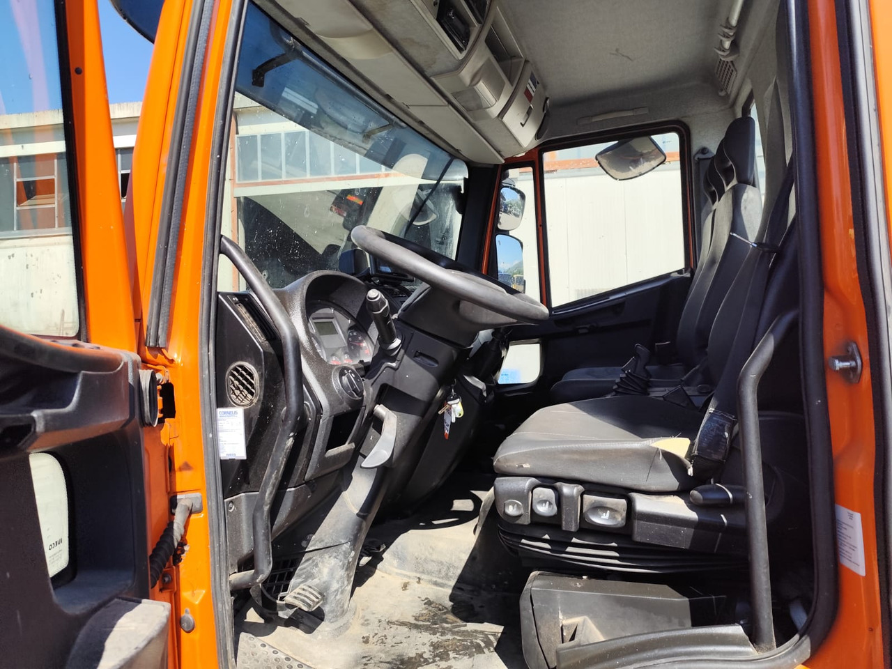 IVECO EUROCARGO 120-190L - Грузовик-шасси: фото 2 IVECO EUROCARGO 120-190L - Грузовик-шасси: фото 2