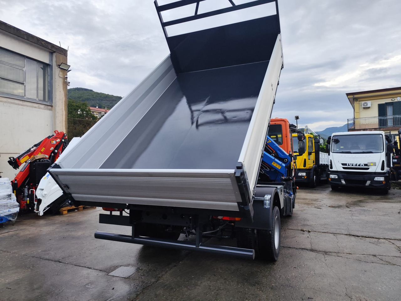 IVECO EUROCARGO 120-90L - Автоманипулятор, Самосвал: фото 2 IVECO EUROCARGO 120-90L - Автоманипулятор, Самосвал: фото 2