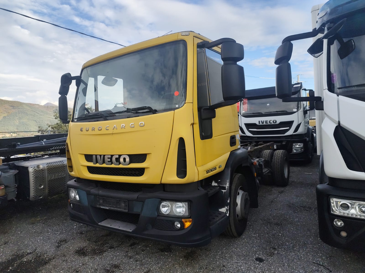 IVECO EUROCARGO 120E28P - Грузовик-шасси: фото 1 IVECO EUROCARGO 120E28P - Грузовик-шасси: фото 1