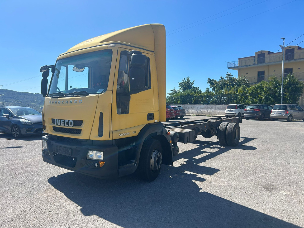 IVECO EUROCARGO 120E28P - Грузовик с закрытым кузовом: фото 1 IVECO EUROCARGO 120E28P - Грузовик с закрытым кузовом: фото 1