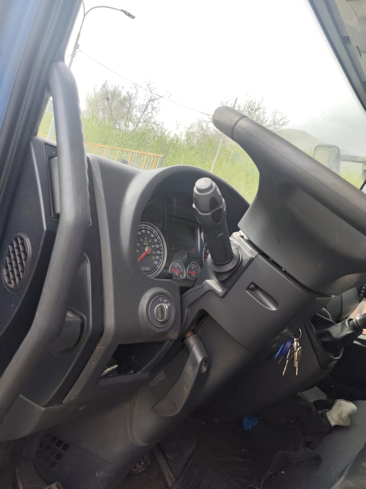 IVECO EUROCARGO 140E25 - Грузовик-шасси: фото 2 IVECO EUROCARGO 140E25 - Грузовик-шасси: фото 2