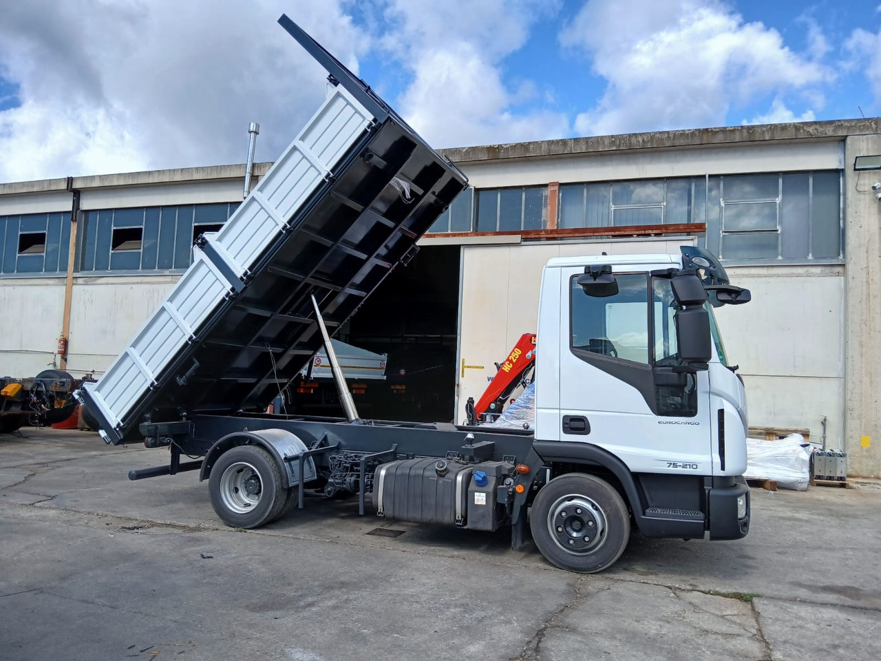Самосвал IVECO EUROCARGO 75-210: фото 45