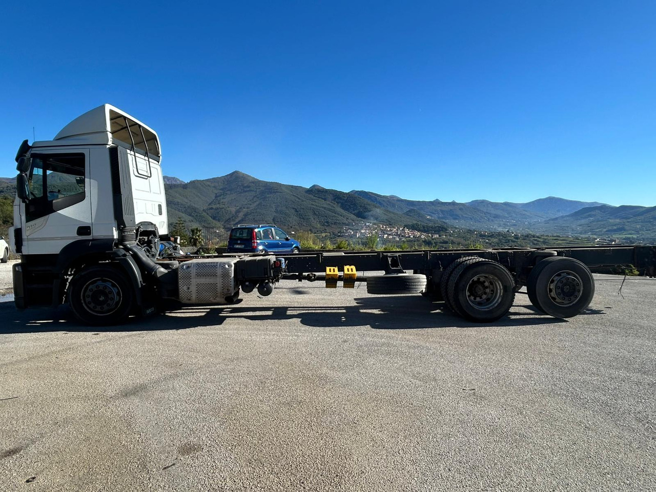 IVECO STRALIS AD 260S31 XP - Грузовик-шасси: фото 2 IVECO STRALIS AD 260S31 XP - Грузовик-шасси: фото 2