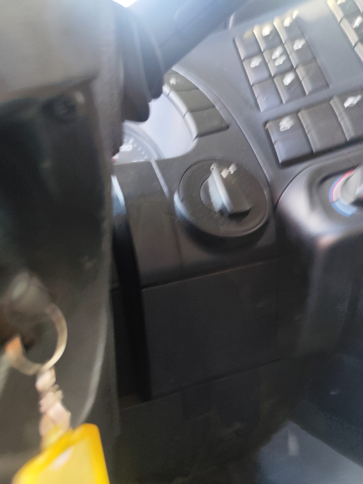 IVECO STRALIS AD 260S31 XP - Грузовик-шасси: фото 4 IVECO STRALIS AD 260S31 XP - Грузовик-шасси: фото 4