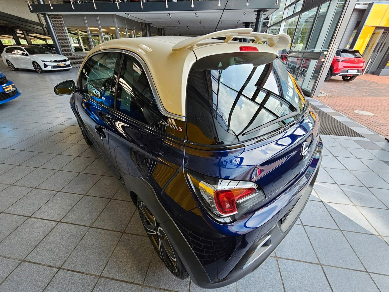 Opel Adam Rocks S Recaro Leder Infinity 18" - Легковой автомобиль: фото 4 Opel Adam Rocks S Recaro Leder Infinity 18" - Легковой автомобиль: фото 4