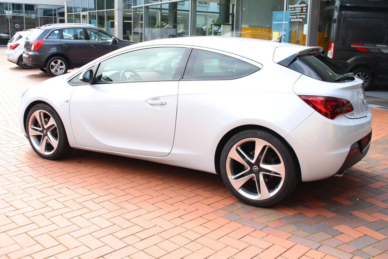 Opel Astra J GTC Innovation - Хэтчбек: фото 2 Opel Astra J GTC Innovation - Хэтчбек: фото 2