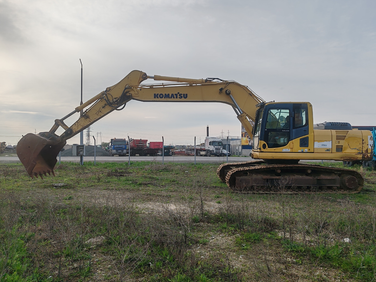 Komatsu 240 NLC-8 - Гусеничный экскаватор: фото 4 Komatsu 240 NLC-8 - Гусеничный экскаватор: фото 4