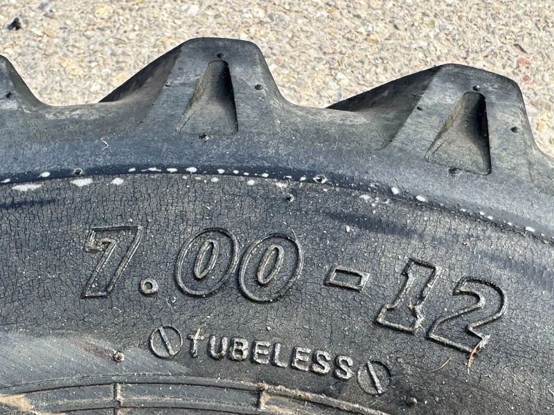 Giant Banden met velg 7.00-12 - Шина: фото 3 Giant Banden met velg 7.00-12 - Шина: фото 3