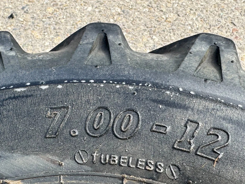 Giant Banden met velg 7.00-12 - Шина: фото 4 Giant Banden met velg 7.00-12 - Шина: фото 4