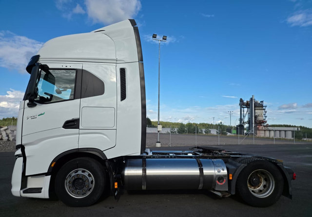 IvecoS-Way 460 4x2 LNG / LBG - Тягач: фото 2 IvecoS-Way 460 4x2 LNG / LBG - Тягач: фото 2