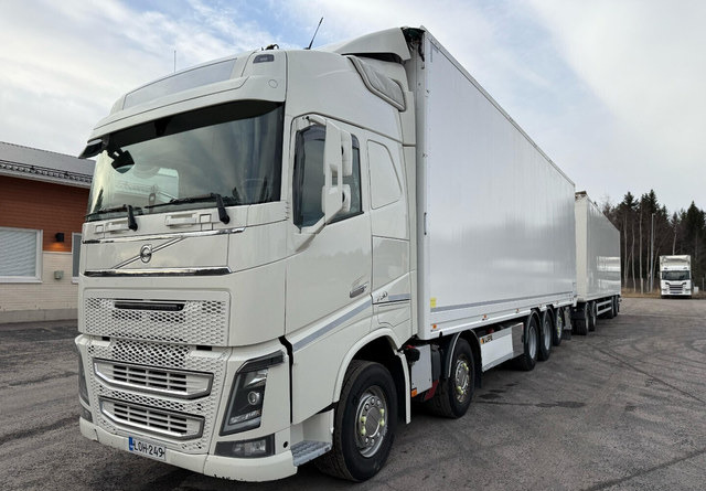 Volvo FH16 - Грузовик с закрытым кузовом: фото 1 Volvo FH16 - Грузовик с закрытым кузовом: фото 1