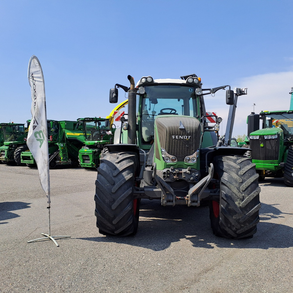 FENDT 828 VARIO PROFI PLUS - Трактор: фото 2 FENDT 828 VARIO PROFI PLUS - Трактор: фото 2