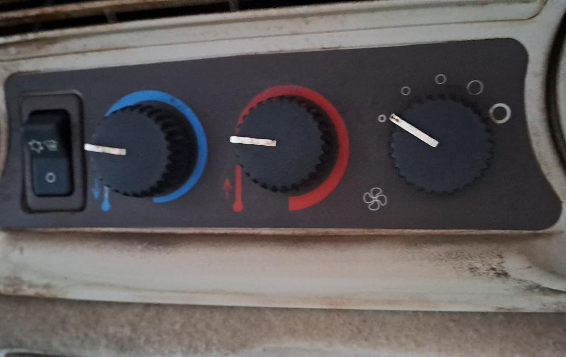 Трактор JOHN DEERE 5820: фото 11