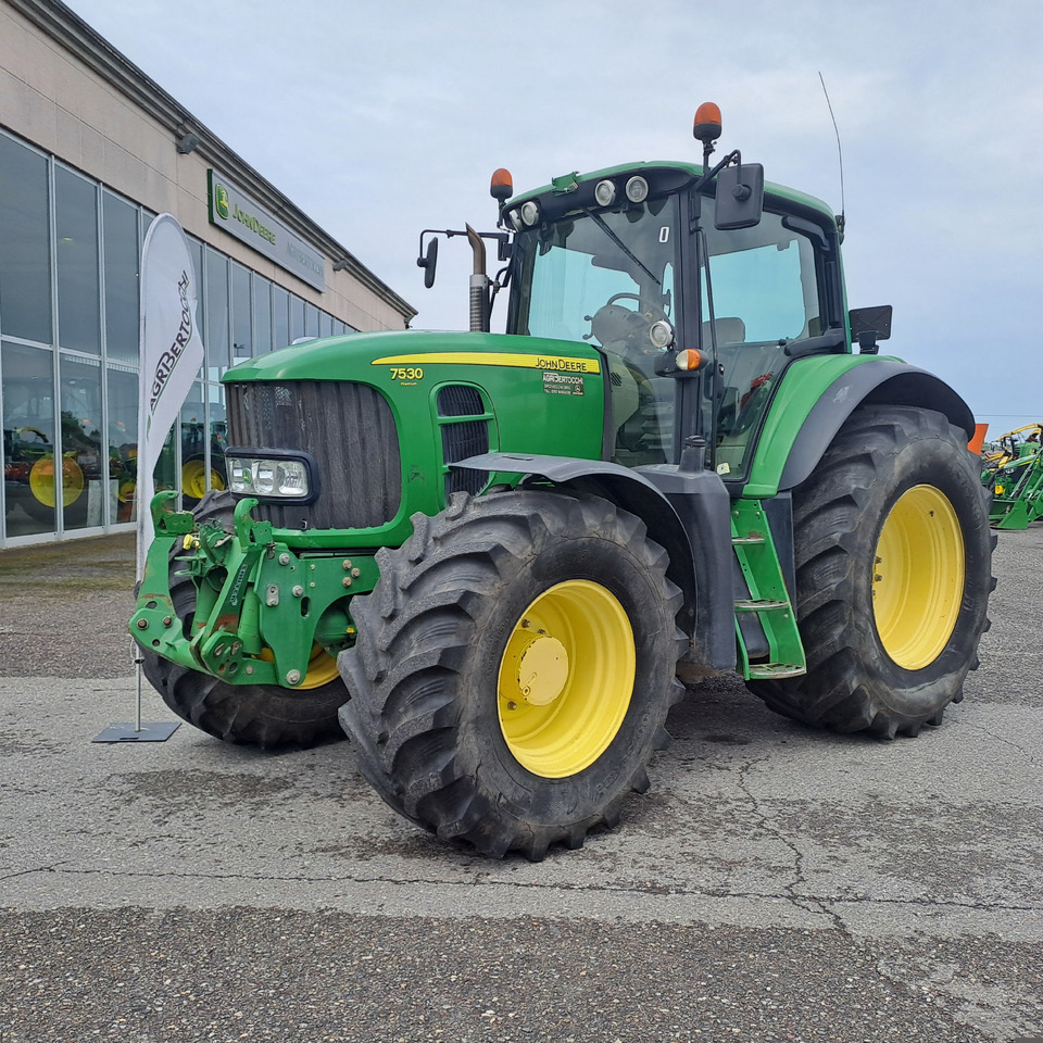 JOHN DEERE 7530 PREMIUM - Трактор: фото 1 JOHN DEERE 7530 PREMIUM - Трактор: фото 1