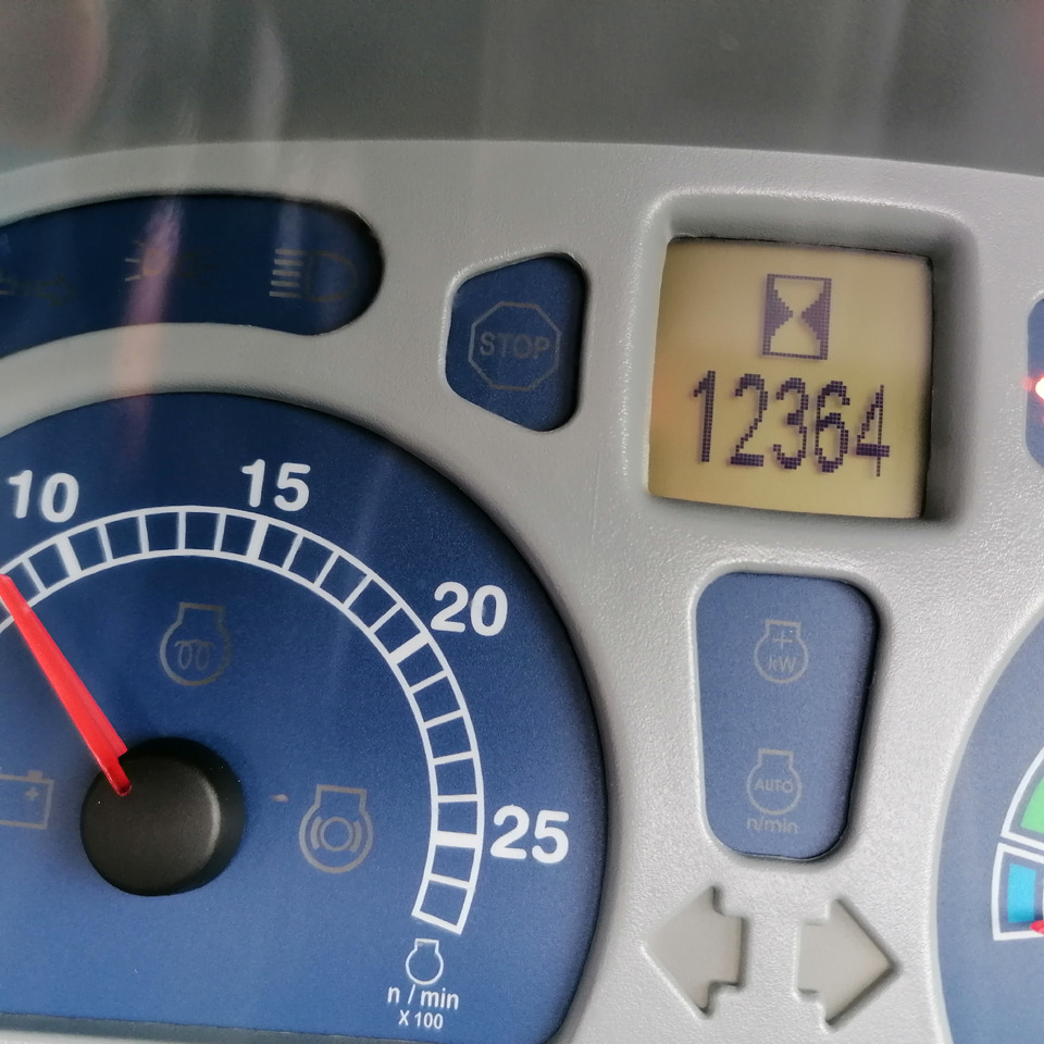 Трактор NEW HOLLAND 6090: фото 11