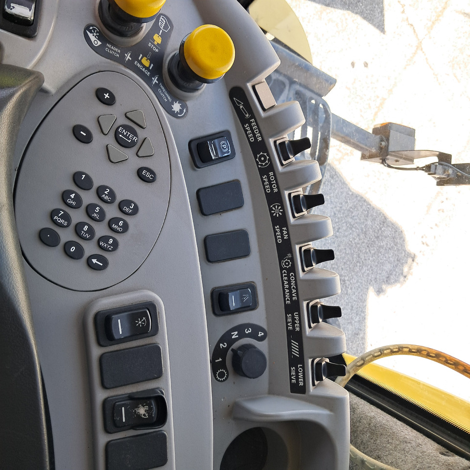 Зерноуборочный комбайн NEW HOLLAND CX880: фото 9 Зерноуборочный комбайн NEW HOLLAND CX880: фото 9