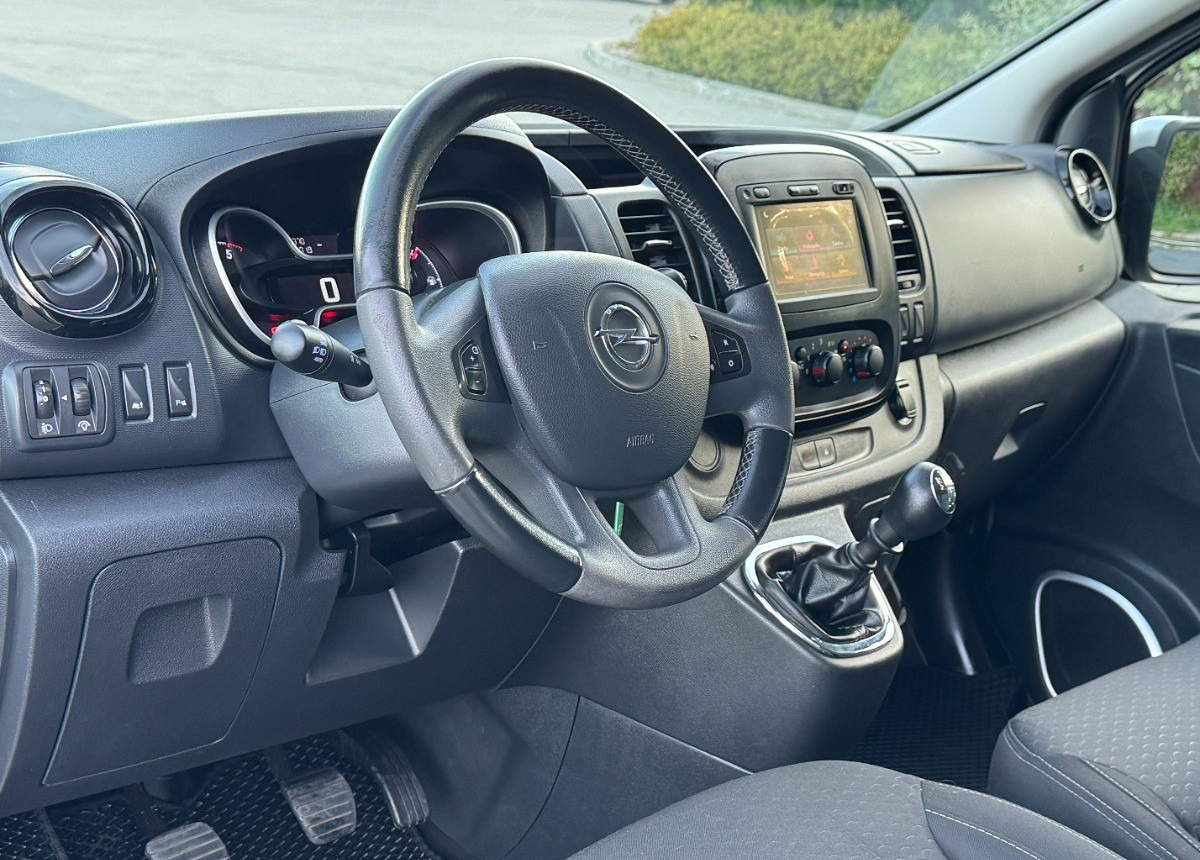 Opel Vivaro 1.6 DCI 145KM 9 osobowy Nawiewy góra dół DOINWESTOWANY Super stan - Универсал: фото 5 Opel Vivaro 1.6 DCI 145KM 9 osobowy Nawiewy góra dół DOINWESTOWANY Super stan - Универсал: фото 5