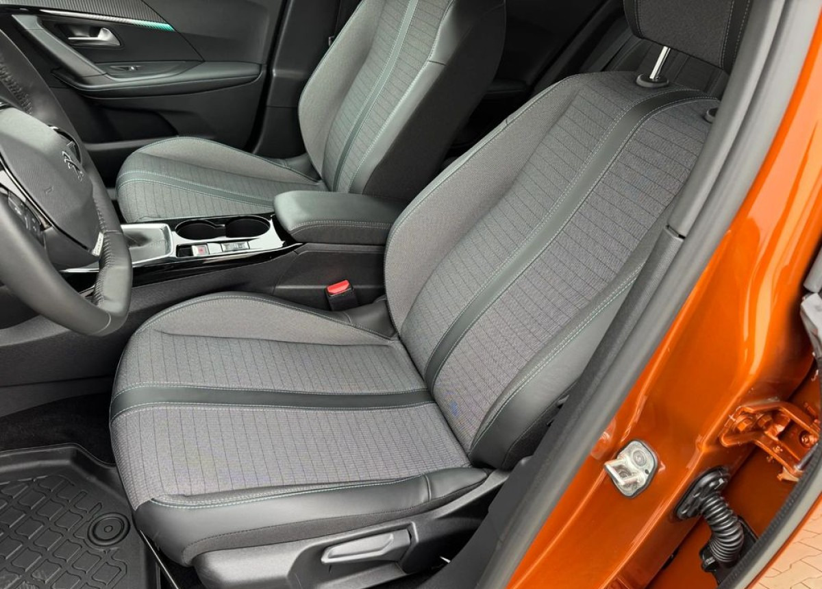 Внедорожник Peugeot 2008 Peugeot 1.2 benz 100 km Allure 6tys przebieg fabrycznie nowy: фото 6