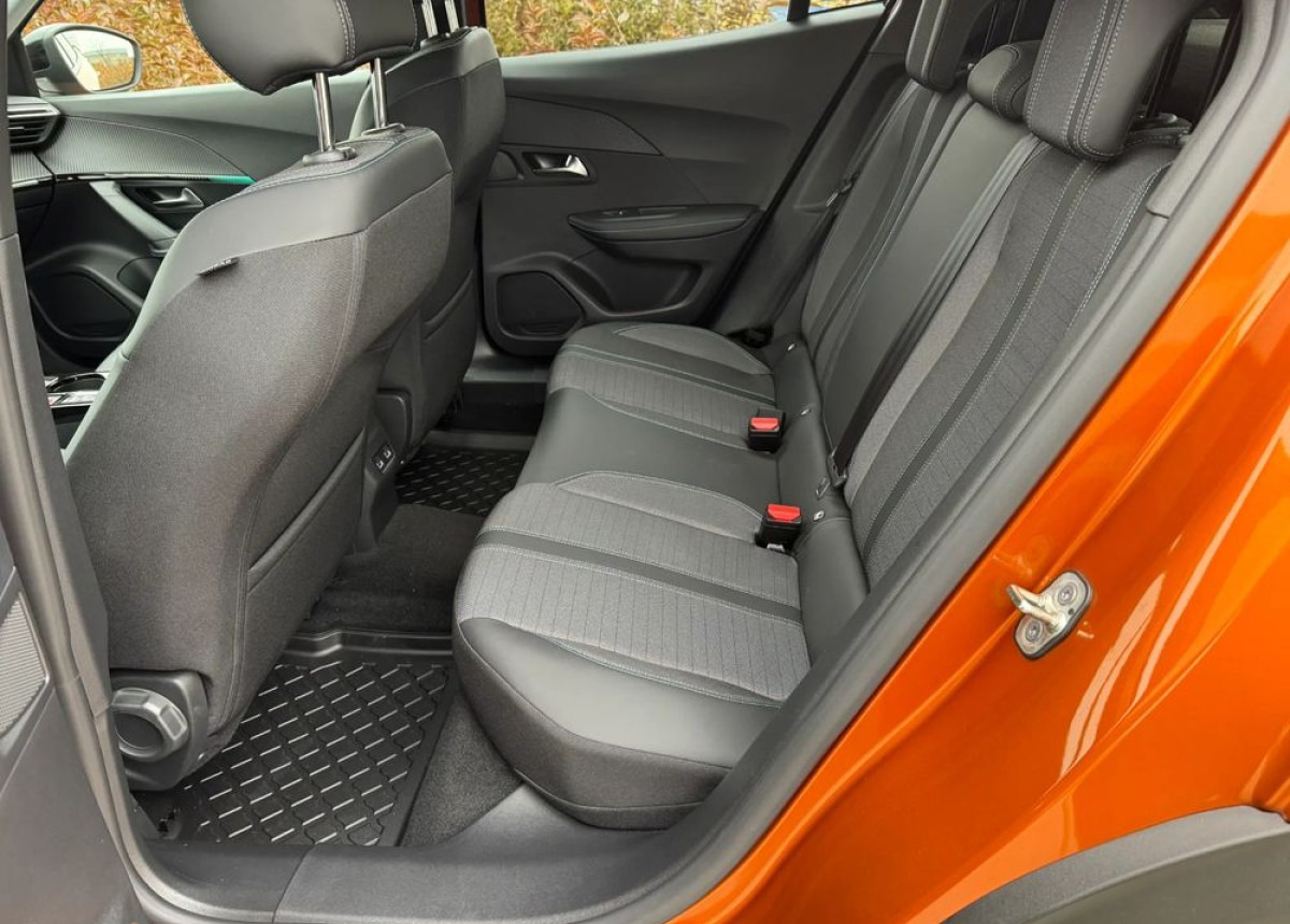 Внедорожник Peugeot 2008 Peugeot 1.2 benz 100 km Allure 6tys przebieg fabrycznie nowy: фото 7