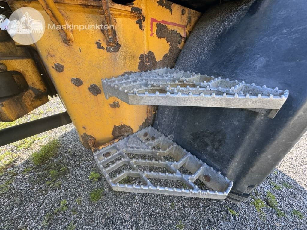 Колёсный погрузчик JCB 413 K: фото 17