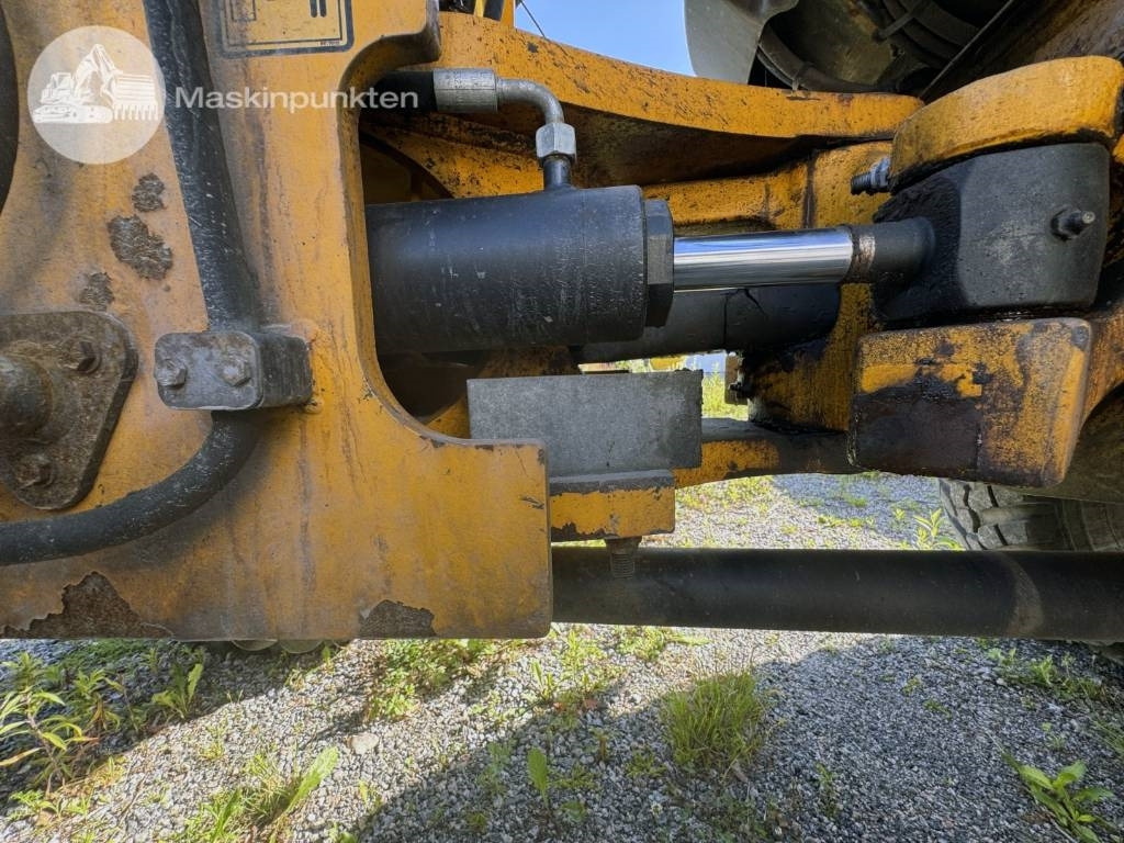 Колёсный погрузчик JCB 413 K: фото 12