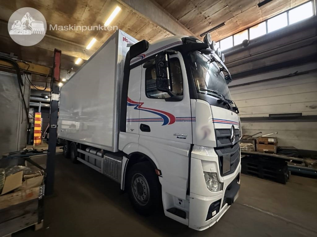 Mercedes-Benz Actros 2545  - Грузовик с закрытым кузовом: фото 3 Mercedes-Benz Actros 2545  - Грузовик с закрытым кузовом: фото 3