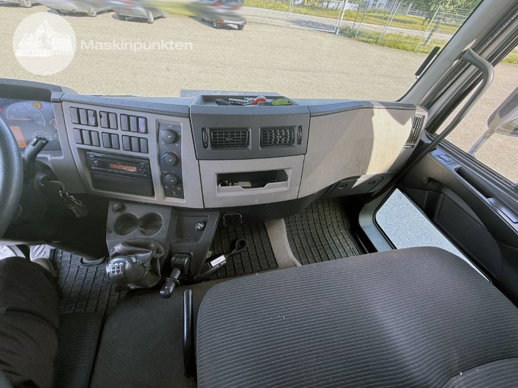 Грузовик с закрытым кузовом Volvo FL 240: фото 13