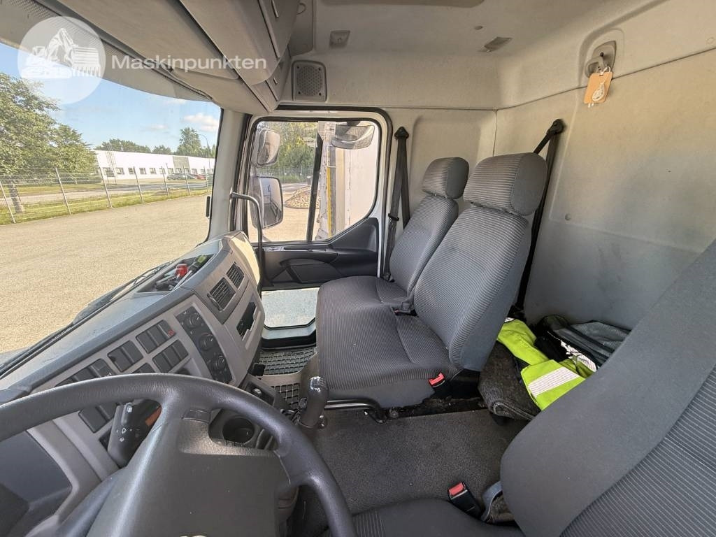 Грузовик с закрытым кузовом Volvo FL 240: фото 11