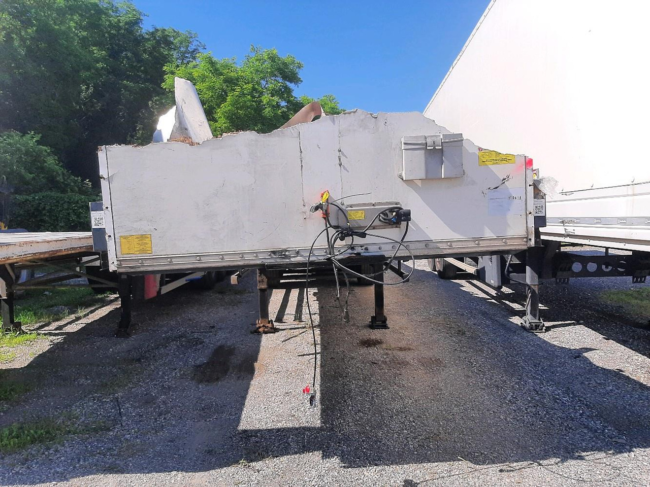 FRUEHAUF 3 ESSIEUX R580 - Полуприцеп бортовой/ Платформа: фото 2 FRUEHAUF 3 ESSIEUX R580 - Полуприцеп бортовой/ Платформа: фото 2