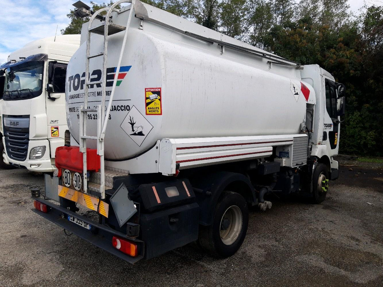 RENAULT MIDLUM CITERNE 7500 - Грузовик-цистерна: фото 4 RENAULT MIDLUM CITERNE 7500 - Грузовик-цистерна: фото 4