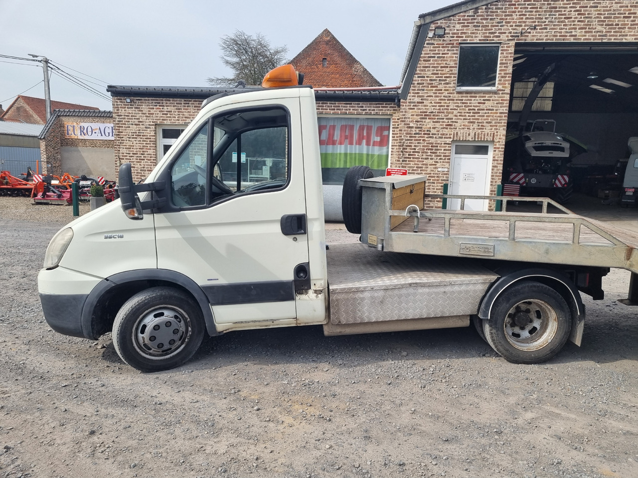 IVECO DAILY 35C18 - Малотоннажный седельный тягач: фото 1 IVECO DAILY 35C18 - Малотоннажный седельный тягач: фото 1