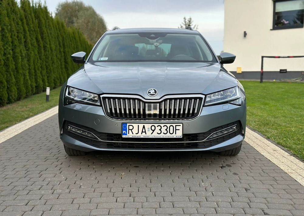 Skoda Superb 2.0 TDI SCR Style DSG - Универсал: фото 2 Skoda Superb 2.0 TDI SCR Style DSG - Универсал: фото 2