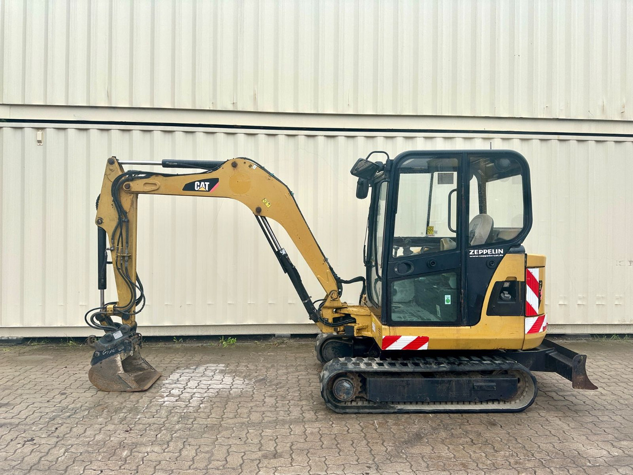 CAT 302.5C / OilQuick OQ40 / Deutsche Maschine - Мини-экскаватор: фото 1 CAT 302.5C / OilQuick OQ40 / Deutsche Maschine - Мини-экскаватор: фото 1