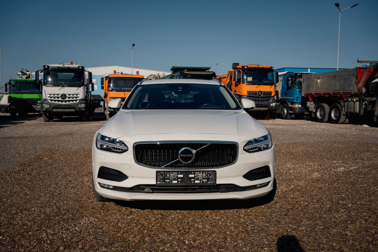 Volvo V90 D4 Momentum 2.0D - Легковой автомобиль: фото 3 Volvo V90 D4 Momentum 2.0D - Легковой автомобиль: фото 3