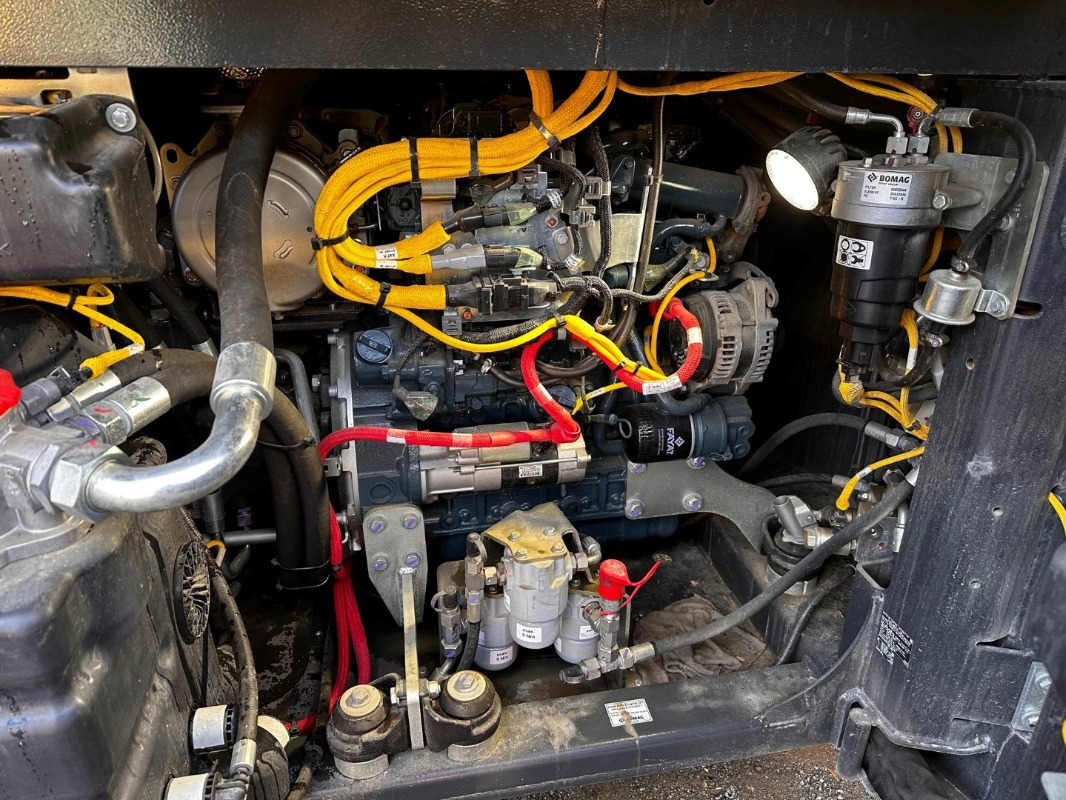 BOMAG DE BW 154 AP-5 AM - Дорожный каток: фото 4 BOMAG DE BW 154 AP-5 AM - Дорожный каток: фото 4