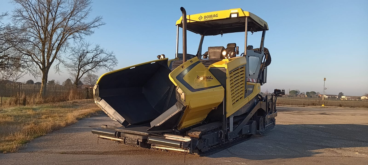 BOMAG IT BF 700 C-2 S500 Stage IV/Tier 4f - Асфальтоукладчик: фото 1 BOMAG IT BF 700 C-2 S500 Stage IV/Tier 4f - Асфальтоукладчик: фото 1