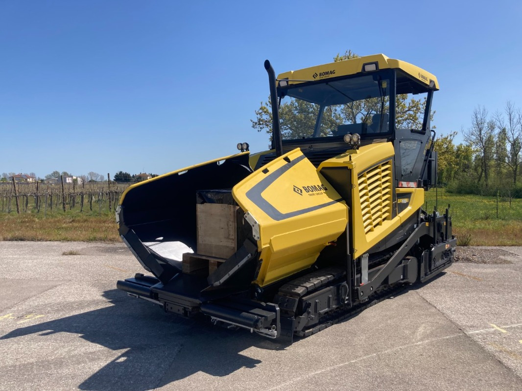 BOMAG IT BF 700 C-2 S500 Stage IV/Tier 4f - Асфальтоукладчик: фото 1 BOMAG IT BF 700 C-2 S500 Stage IV/Tier 4f - Асфальтоукладчик: фото 1