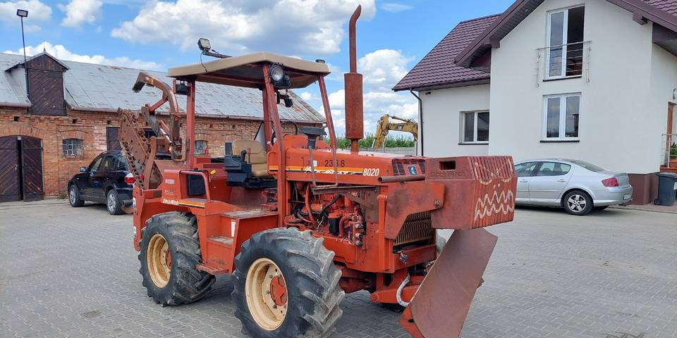 Koparka łańcuchowa Ditch Witch 8020 85KM - Траншеекопатель: фото 2 Koparka łańcuchowa Ditch Witch 8020 85KM - Траншеекопатель: фото 2