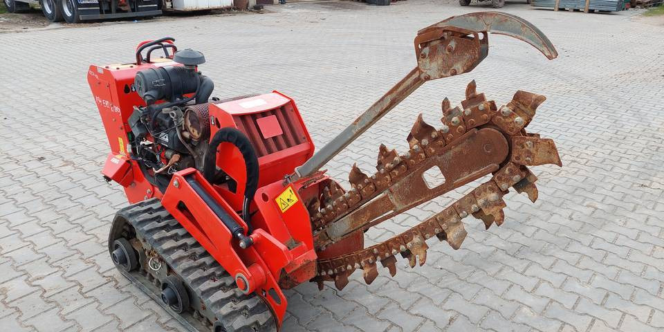 Koparka łańcuchowa Ditch Witch C24X 24 KM Honda - Траншеекопатель: фото 4 Koparka łańcuchowa Ditch Witch C24X 24 KM Honda - Траншеекопатель: фото 4