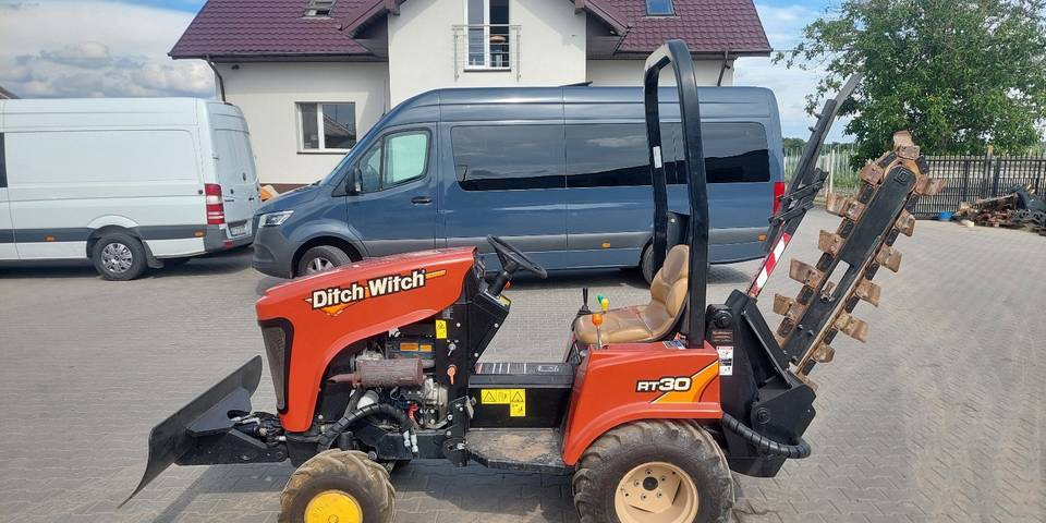 Koparka łańcuchowa Ditch Witch RT30 - Траншеекопатель: фото 1 Koparka łańcuchowa Ditch Witch RT30 - Траншеекопатель: фото 1