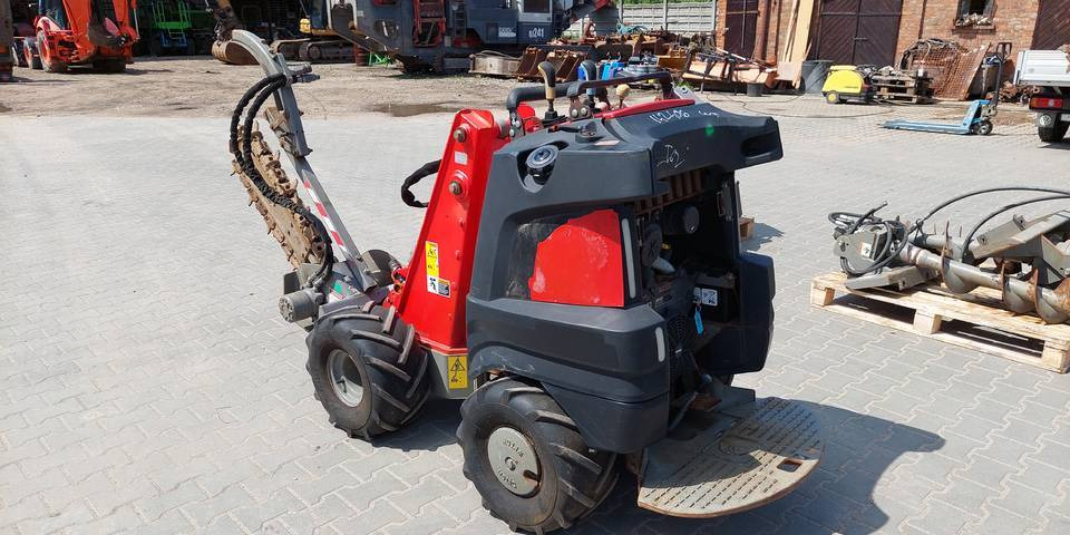 Koparka łańcuchowa miniładowarka Ditch Witch R300 wiertnica - Траншеекопатель: фото 2 Koparka łańcuchowa miniładowarka Ditch Witch R300 wiertnica - Траншеекопатель: фото 2