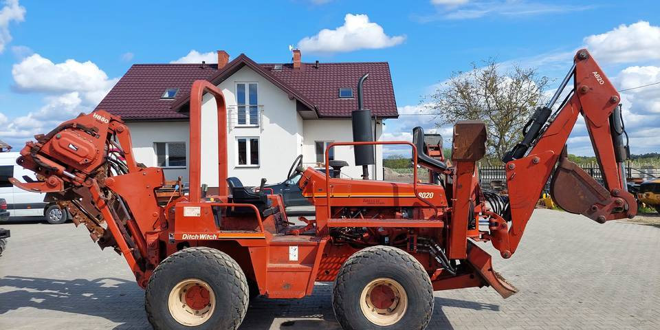 Koparka łańcuchowa pługoukładacz Ditch Witch 8020 Combo - Траншеекопатель: фото 1 Koparka łańcuchowa pługoukładacz Ditch Witch 8020 Combo - Траншеекопатель: фото 1
