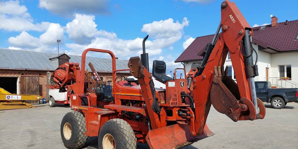 Koparka łańcuchowa pługoukładacz Ditch Witch 8020 Combo - Траншеекопатель: фото 2 Koparka łańcuchowa pługoukładacz Ditch Witch 8020 Combo - Траншеекопатель: фото 2